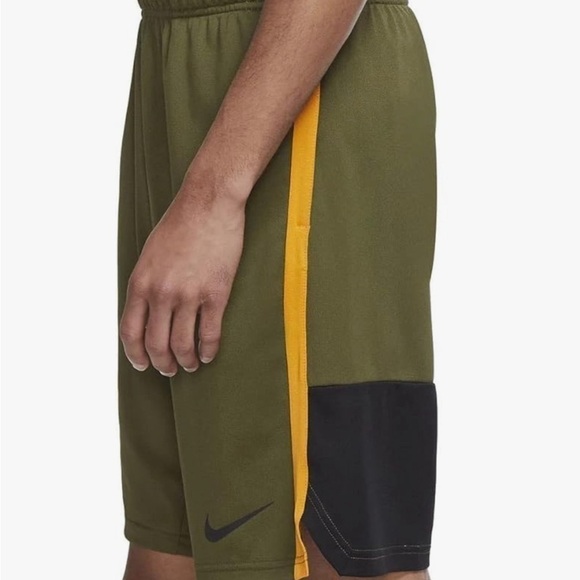 NWT Nike Men's Rough Green Dri-FIT Knit Hybrid 9" Training Shorts Size Small - Picture 1 of 13